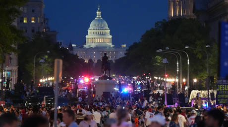Storm threat triggers chaotic evacuation ahead of Trump’s speech (VIDEOS)